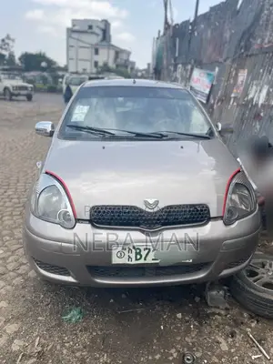 Toyota Vitz 1.0 FWD 5dr 2000 Maroon