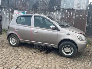 Toyota Vitz 1.0 FWD 5dr 2000 Maroon