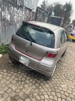 Toyota Vitz 1.0 FWD 5dr 2000 Maroon