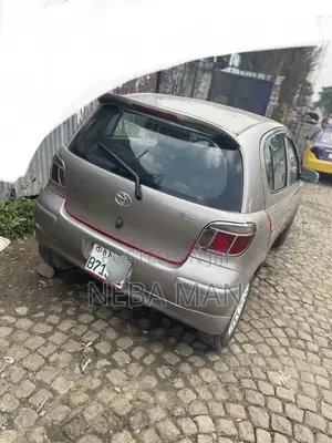 Toyota Vitz 1.0 FWD 5dr 2000 Maroon