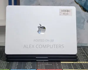 New Laptop Apple MacBook 16GB Apple M4 SSD 256GB