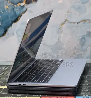 New Laptop Apple MacBook 16GB Apple M4 SSD 256GB