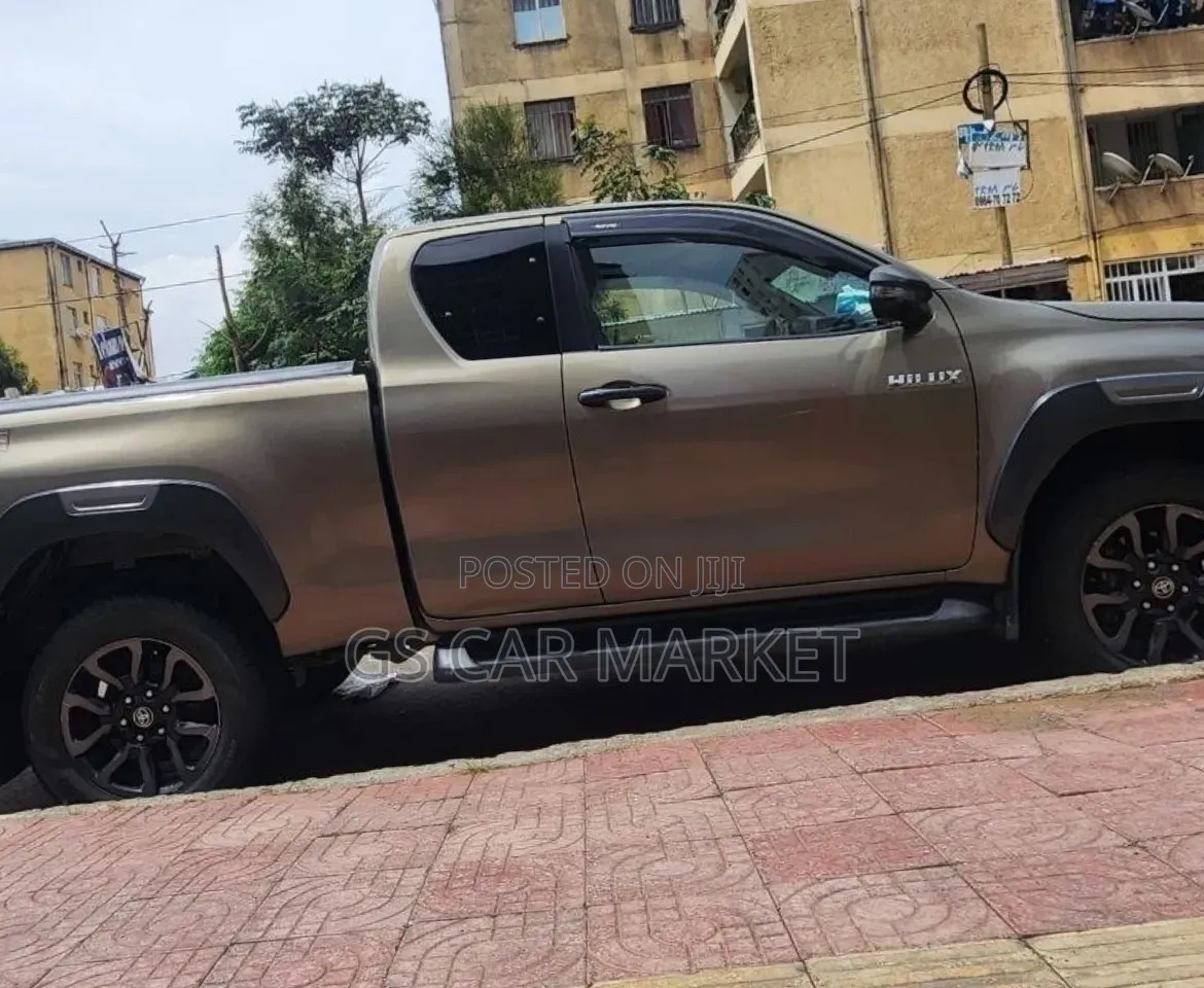 Toyota Hilux 2021 Gray