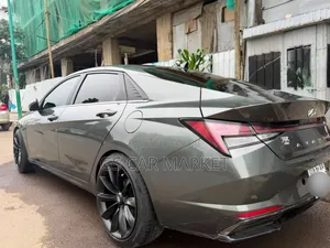 Hyundai Avante 2022 Teal