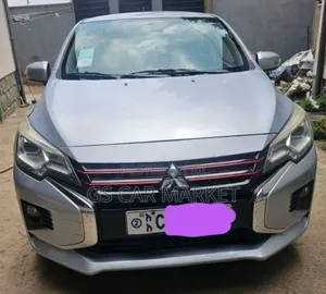 Mitsubishi Attrage 2022 Silver