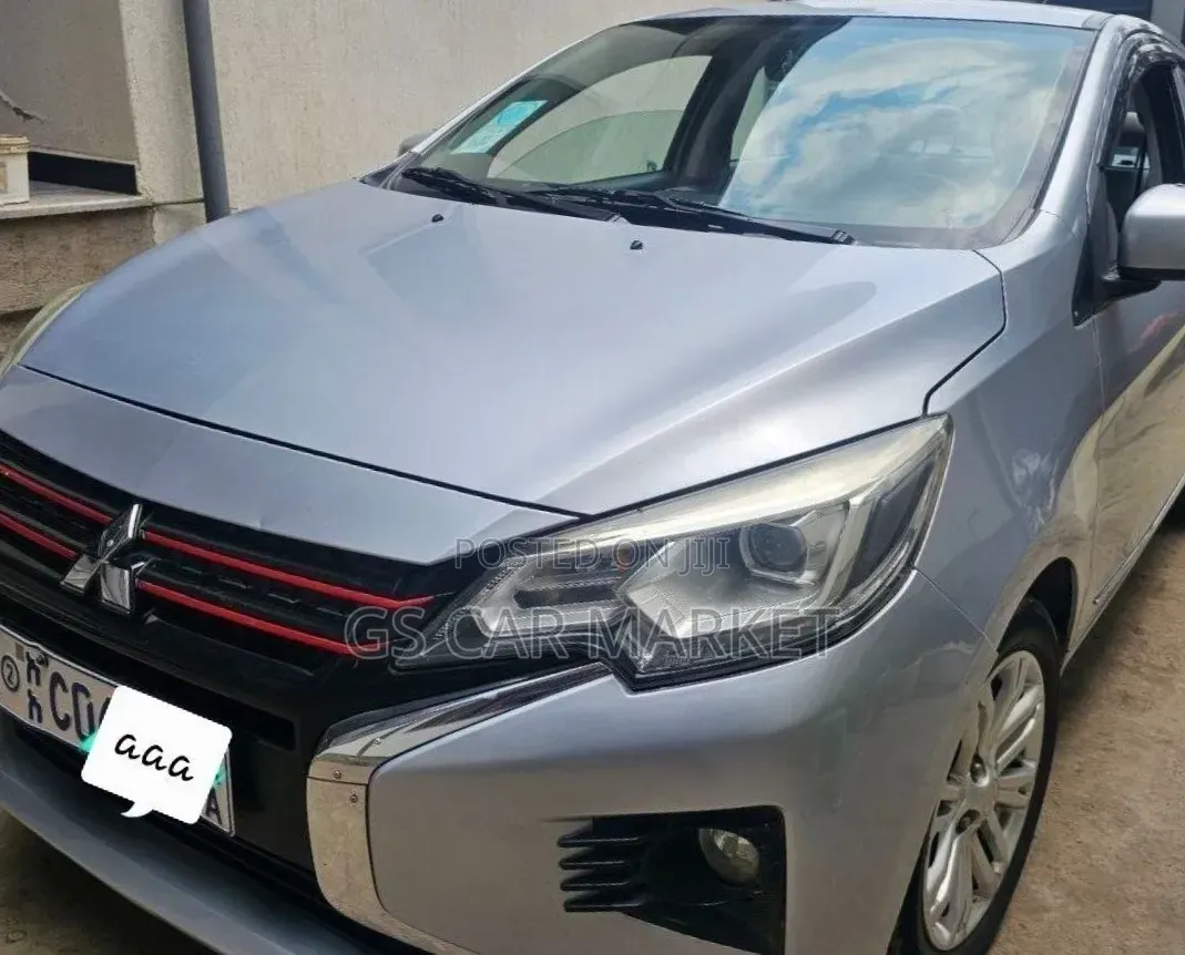 Mitsubishi Attrage 2022 Silver