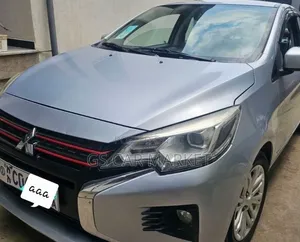Mitsubishi Attrage 2022 Silver
