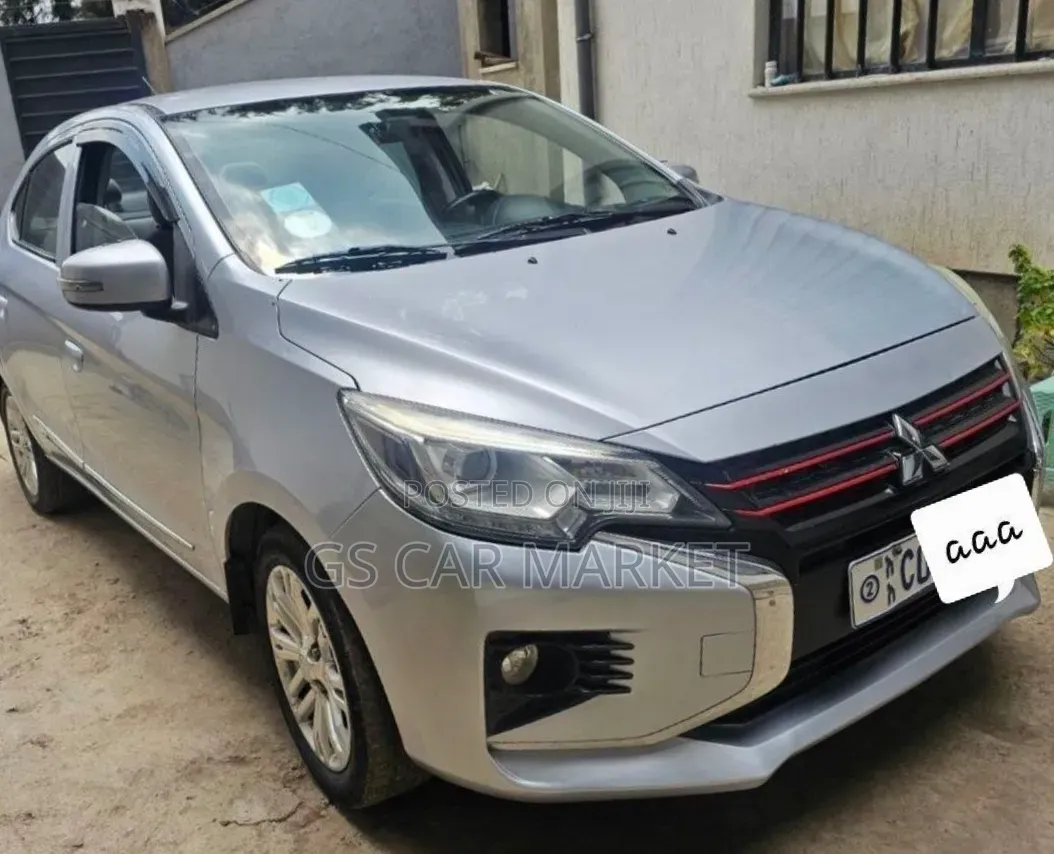 Mitsubishi Attrage 2022 Silver