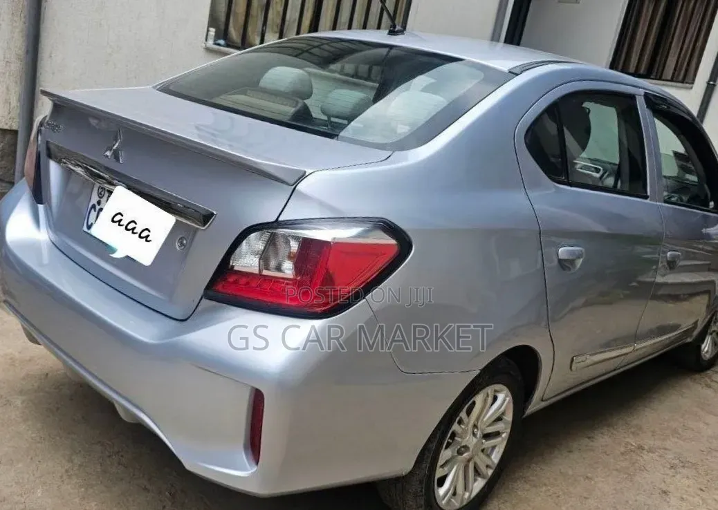 Mitsubishi Attrage 2022 Silver
