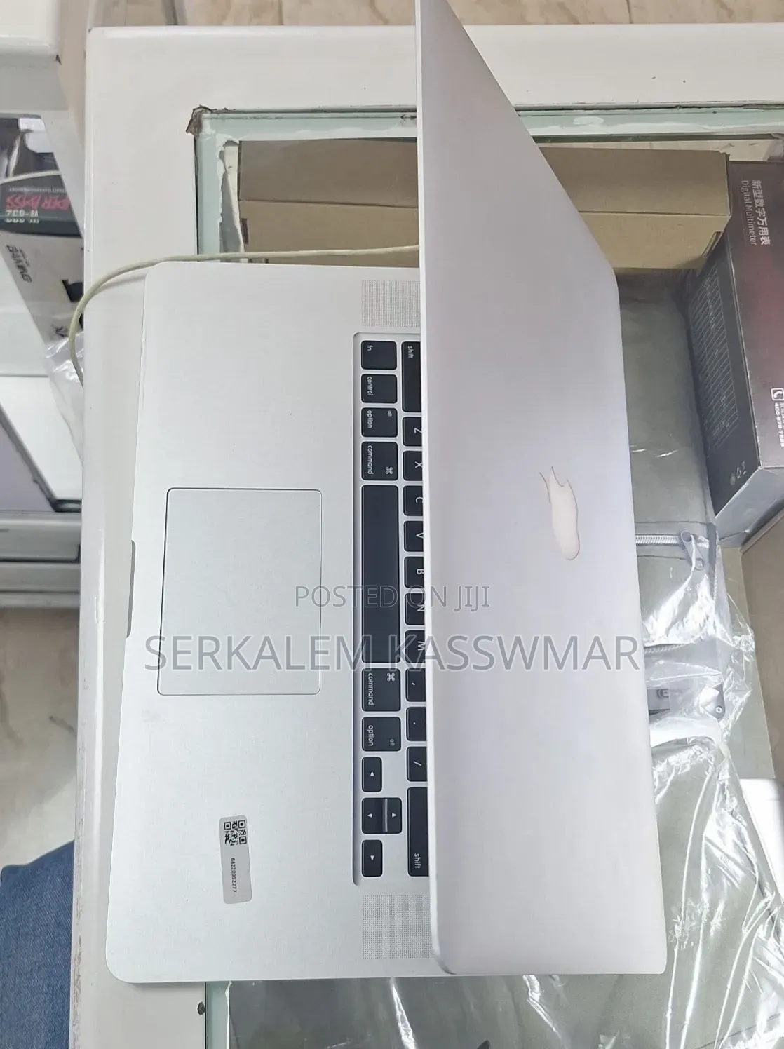 New Laptop Apple MacBook Pro 16GB Intel Core i7 SSD 256GB