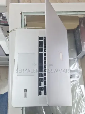 New Laptop Apple MacBook Pro 16GB Intel Core i7 SSD 256GB