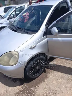Toyota Vitz 2001 Silver