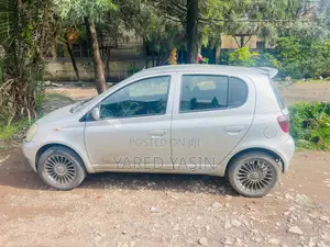 Toyota Vitz 2001 Silver