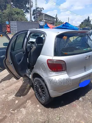 Toyota Vitz 2001 Silver