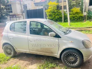 Toyota Vitz 2001 Silver