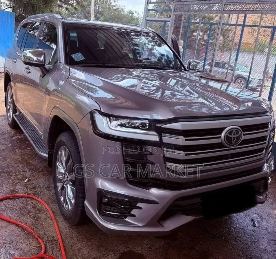 Toyota Land Cruiser 2022 Silver