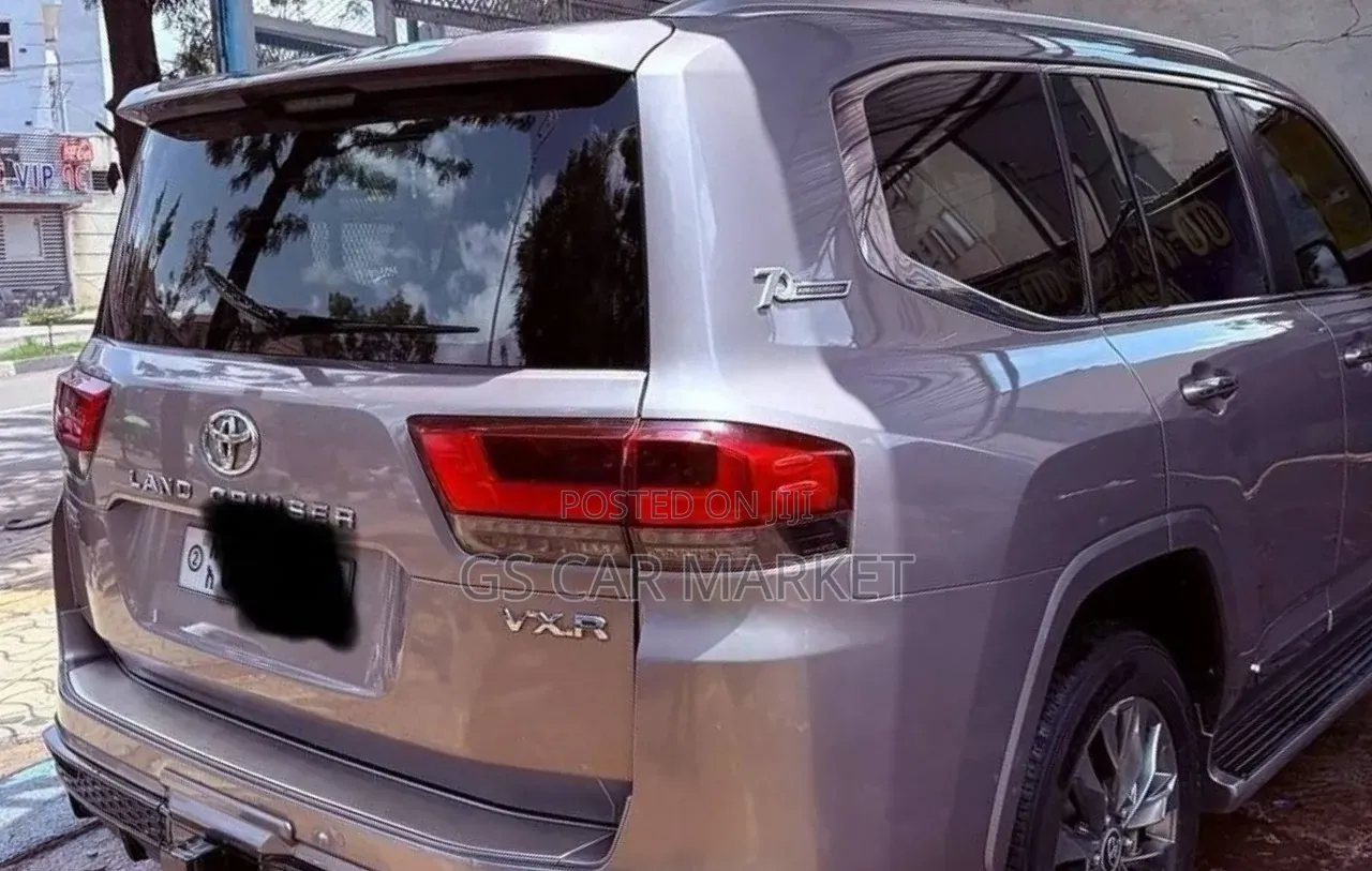 Toyota Land Cruiser 2022 Silver