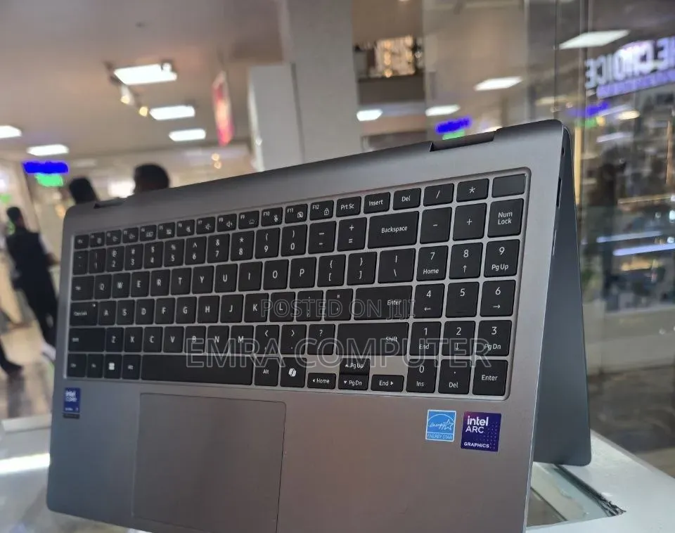 New Laptop Samsung 16GB Intel Core Ultra 7 SSD 512GB