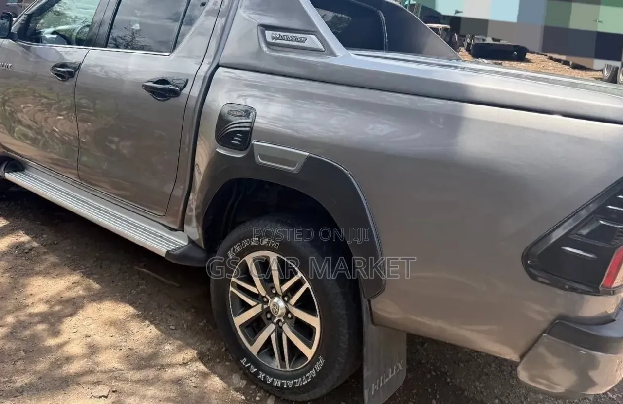 Toyota Hilux Revo Double Cab Deisel 2.8 AWD 2020 Silver