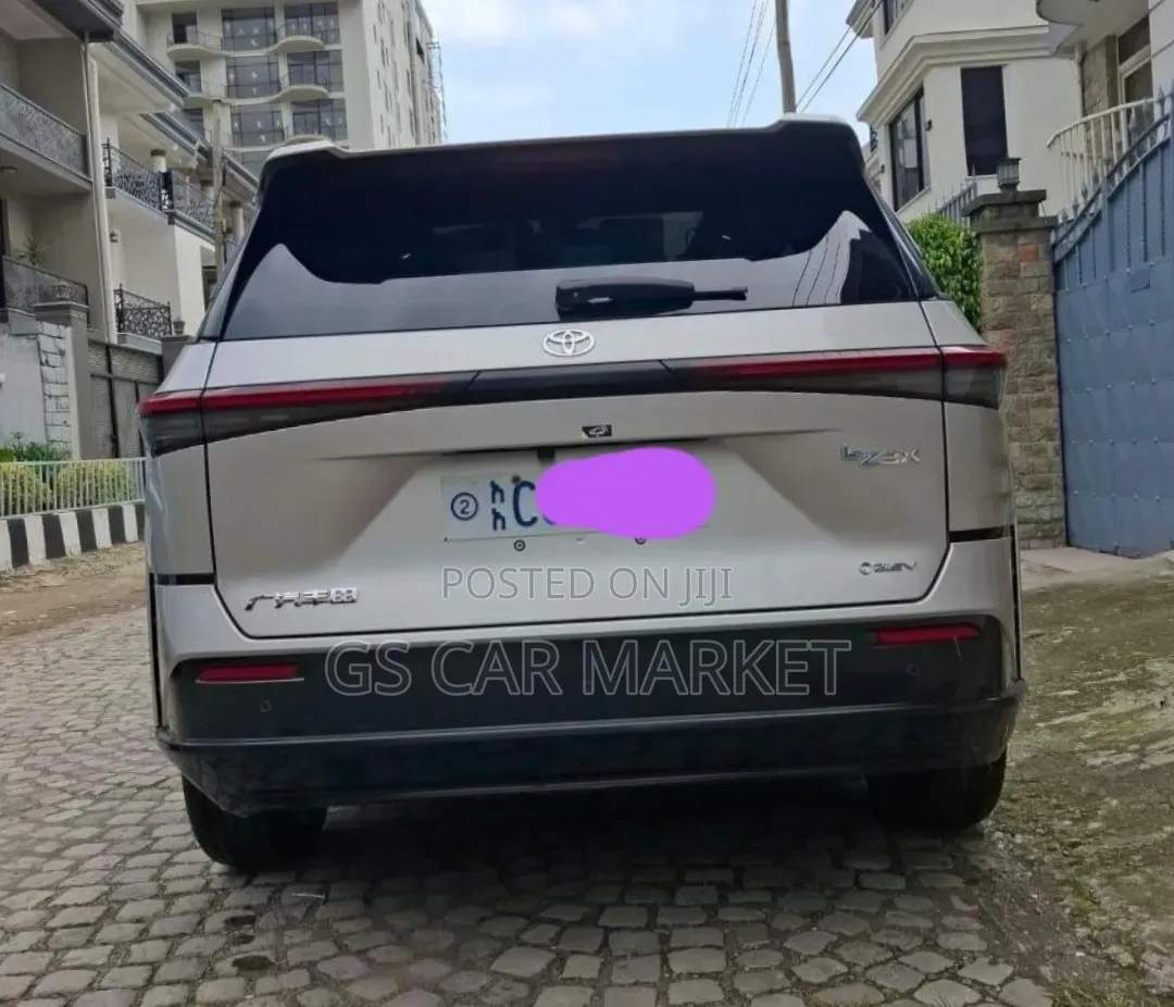 Toyota bZ3 2025 Silver