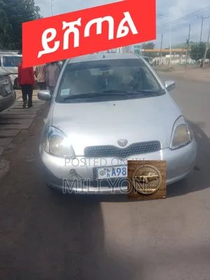 Toyota Vitz 2001 Silver