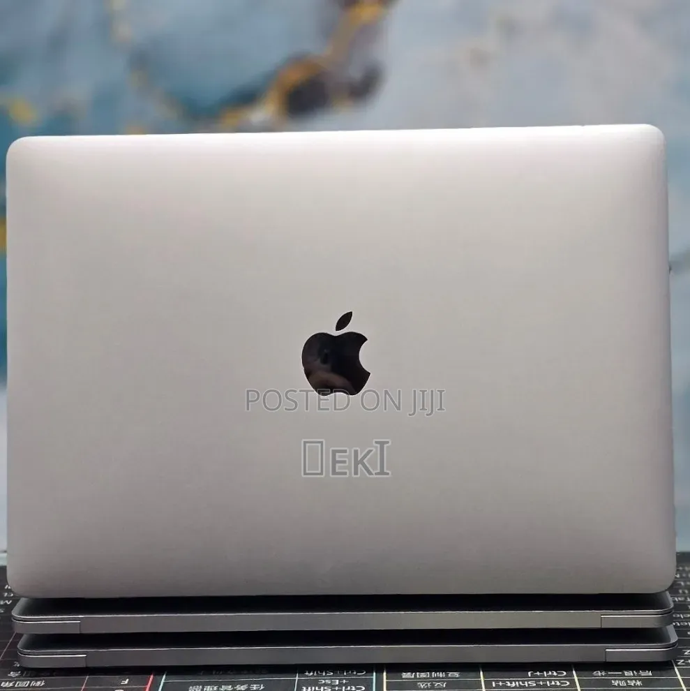 New Laptop Apple MacBook Pro 2020 M1 8GB Apple M1 SSD 512GB