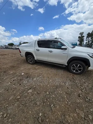 Toyota Hilux 2020 White