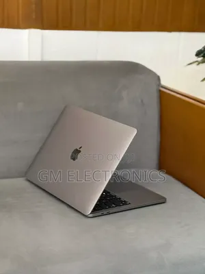 New Laptop Apple MacBook Pro 2020 8GB Intel Core i7 SSD 512GB