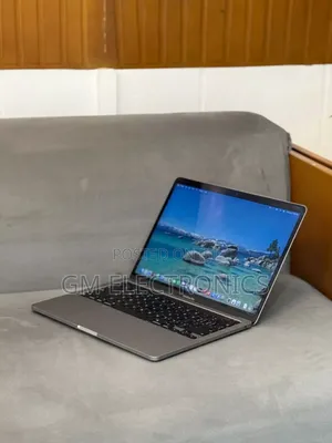 New Laptop Apple MacBook Pro 2020 8GB Intel Core i7 SSD 512GB