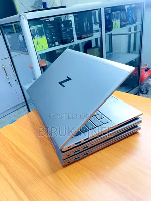 New Laptop HP ZBook Firefly G8 16GB Intel Core i5 SSD 512GB