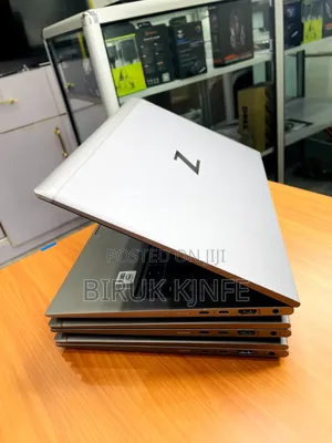 New Laptop HP ZBook Firefly G8 16GB Intel Core i5 SSD 512GB