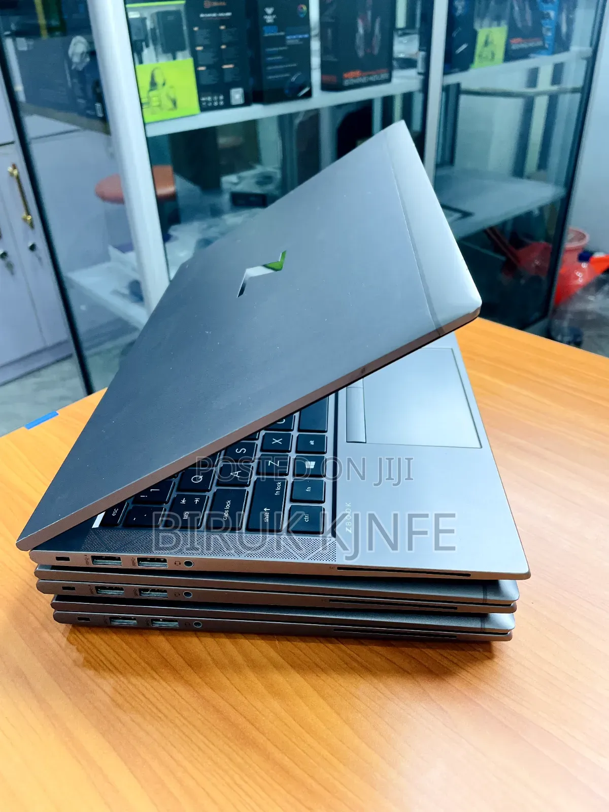 New Laptop HP ZBook Firefly G8 16GB Intel Core i5 SSD 512GB