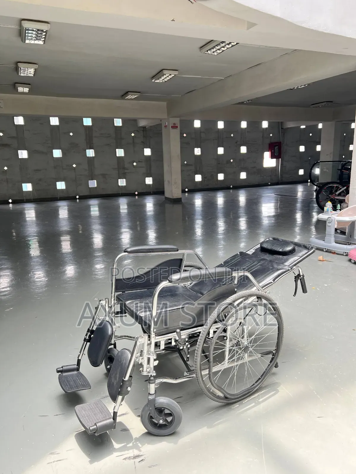 የእረፍት ምቾት ያለው ዊልቸር — Comfort Reclining Wheelchair