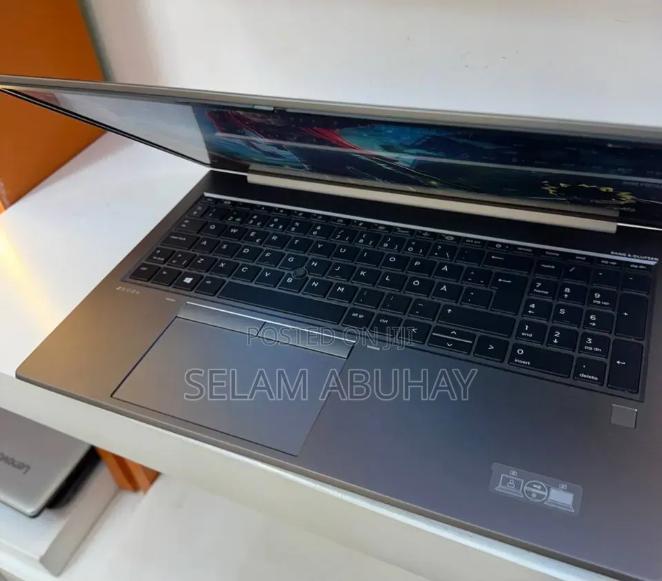 New Laptop HP ZBook Firefly G8 16GB Intel Core i7 SSD 512GB
