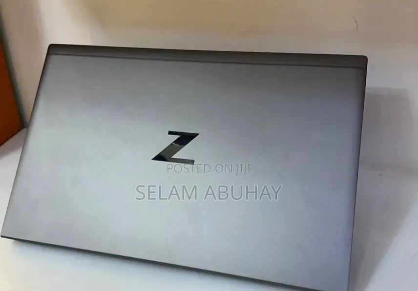 New Laptop HP ZBook Firefly G8 16GB Intel Core i7 SSD 512GB