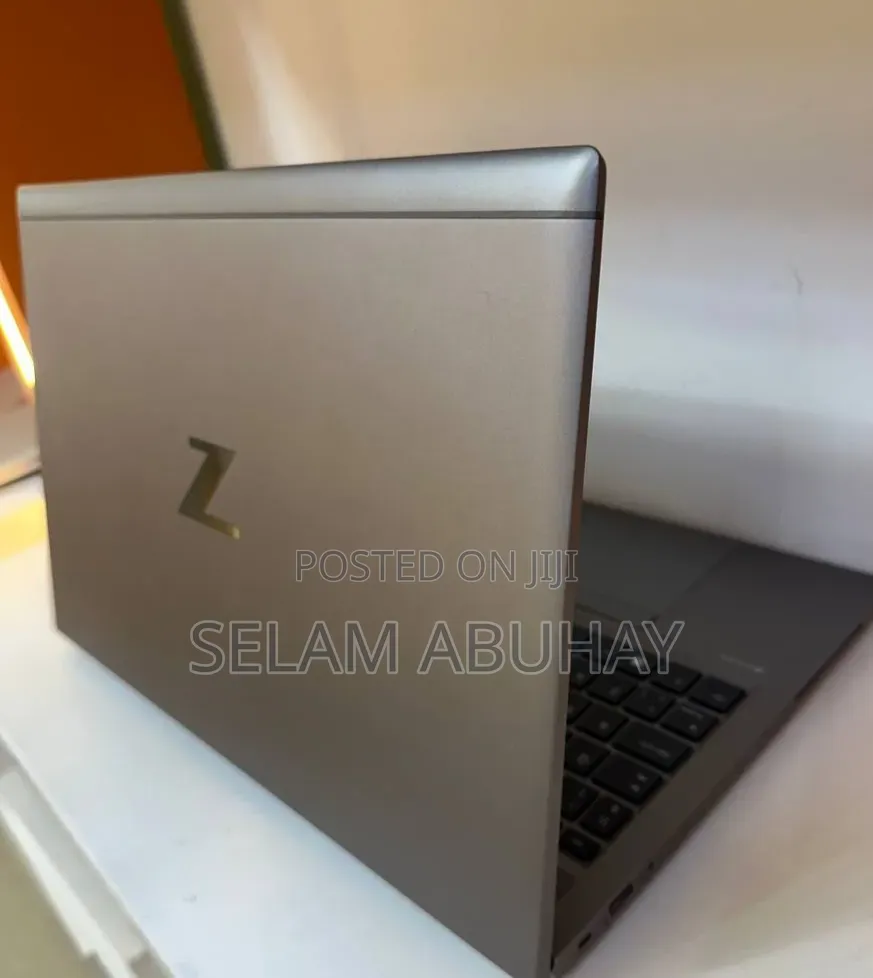 New Laptop HP ZBook Firefly G8 16GB Intel Core i7 SSD 512GB
