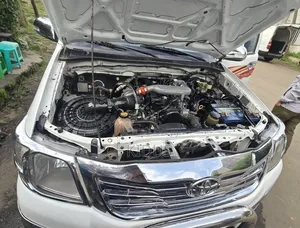 Toyota Hilux 2010 White