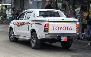 Toyota Hilux 2010 White