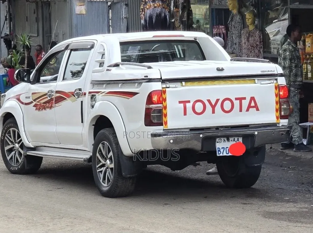 Toyota Hilux 2010 White