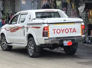Toyota Hilux 2010 White