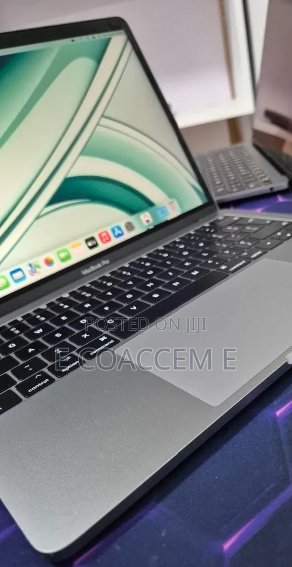 New Laptop Apple MacBook 8GB Intel Core i7 SSD 256GB