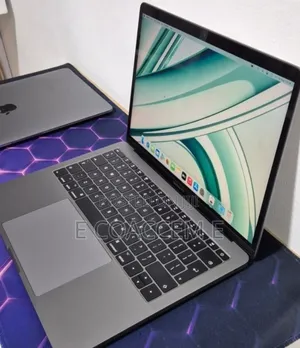 New Laptop Apple MacBook 8GB Intel Core i7 SSD 256GB