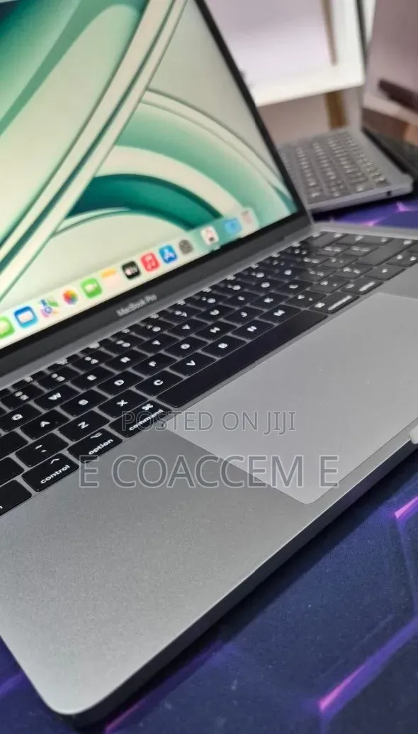 New Laptop Apple MacBook 8GB Intel Core i7 SSD 256GB