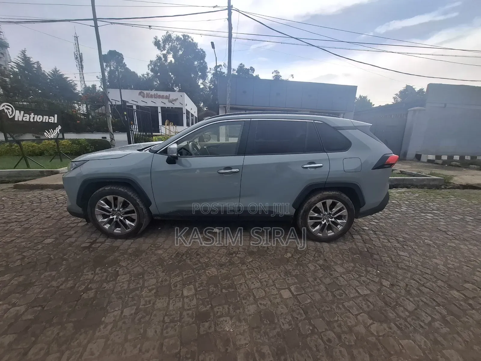 Toyota RAV4 2021 Blue