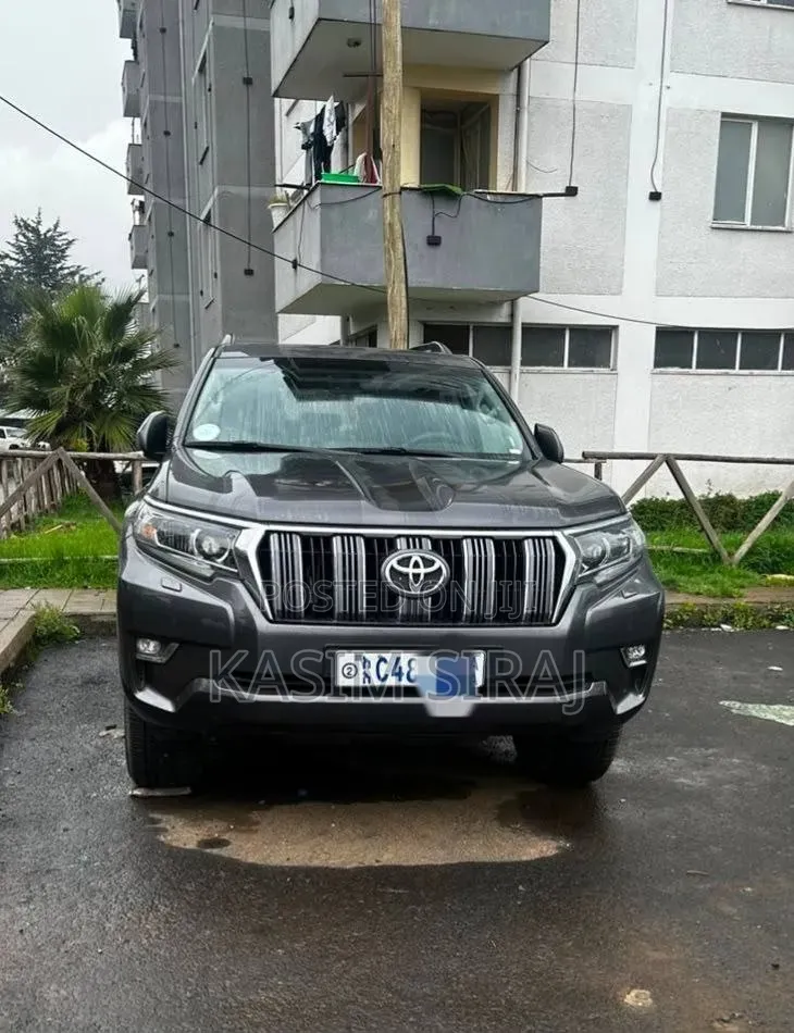 Toyota Land Cruiser Prado 2022 Gray