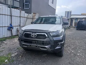 New Toyota Hilux 2025 Gray
