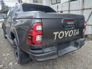 New Toyota Hilux 2025 Gray