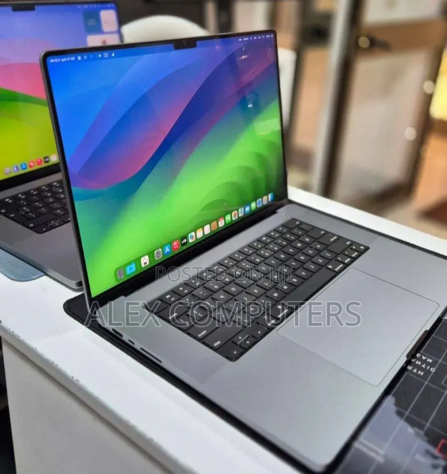 New Laptop Apple MacBook 64GB Apple M1 Max SSD 1T