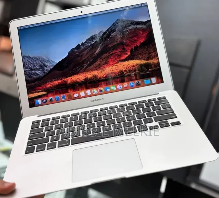 New Laptop Apple MacBook Air 2017 8GB Intel Core i5 SSD 256GB