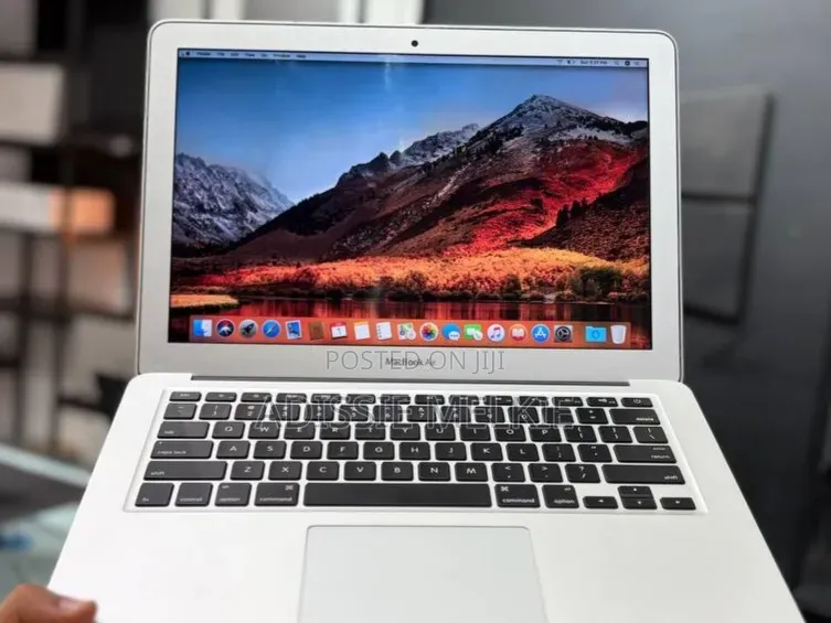 New Laptop Apple MacBook Air 2017 8GB Intel Core i5 SSD 256GB